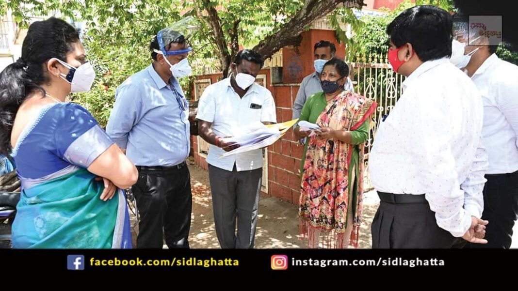 Chikkaballapur District Commissioner R Latha Visit Sidlaghatta Melur Covid Task force Revision