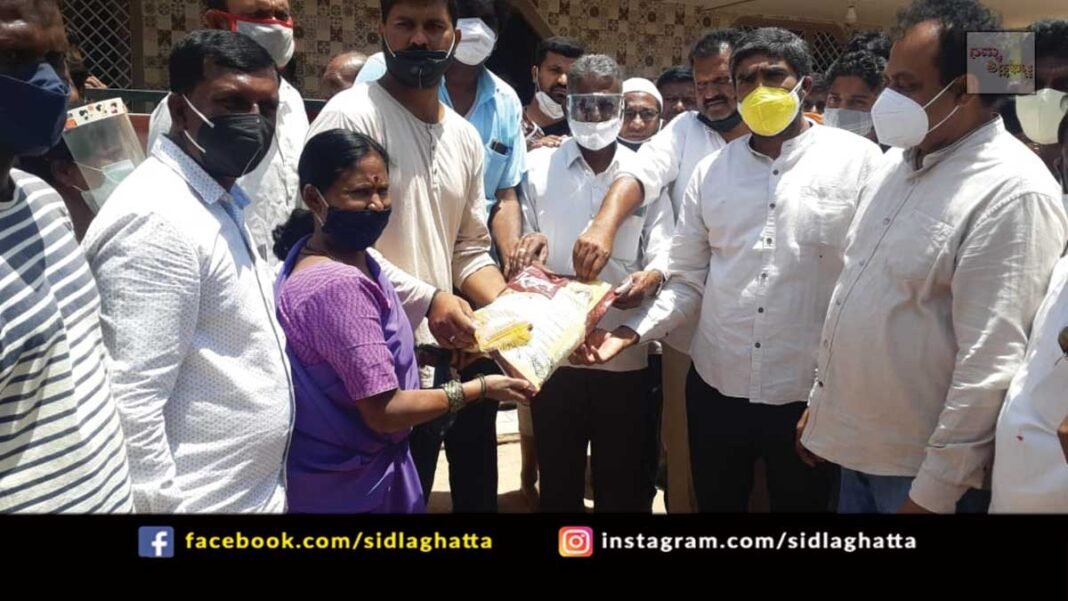 S N Kria Trust Anjinappa Puttu Ration Kits Distribution at Jangamakote