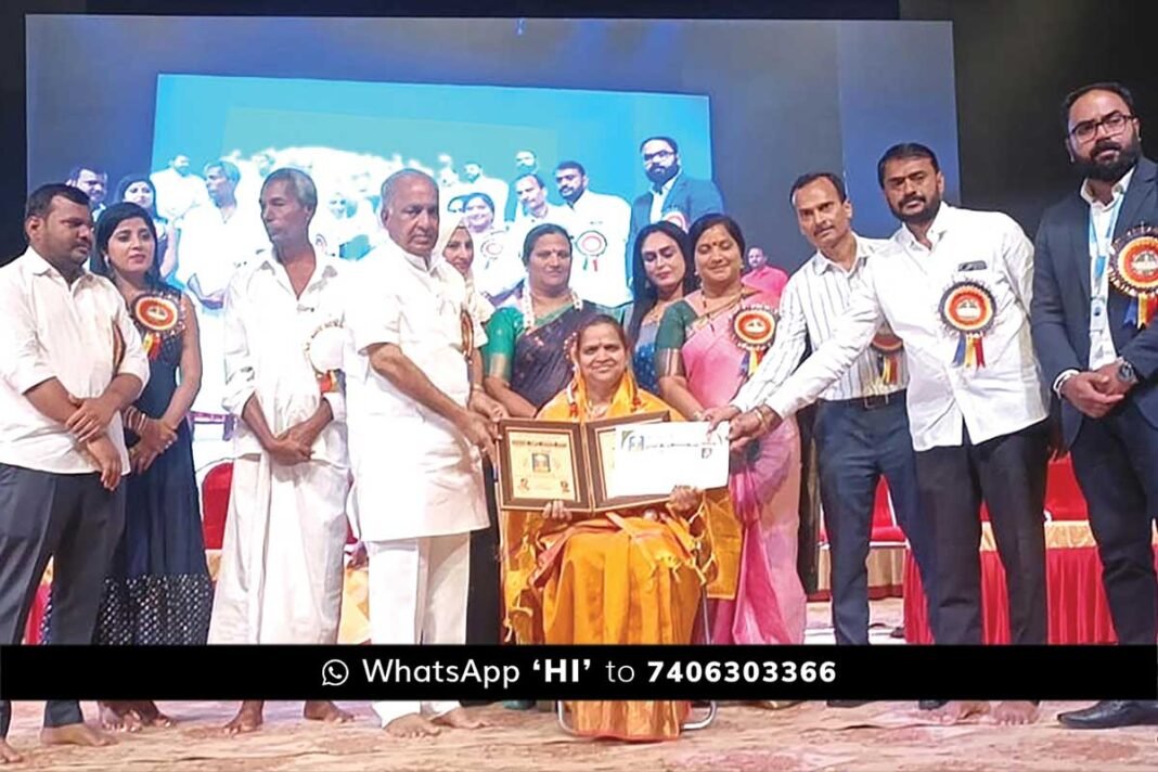 sidlaghatta Government school teacher receives Shikshakaratna Award