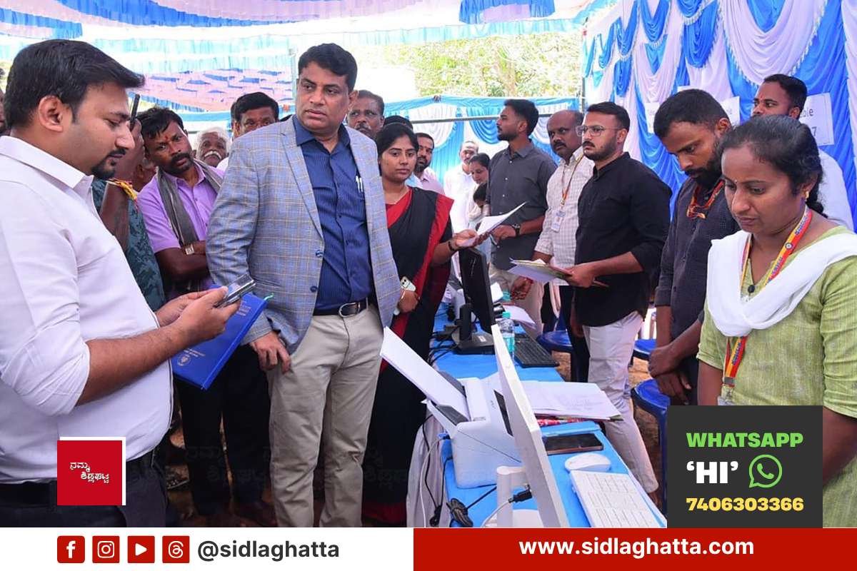 Deputy Commissioner G Prabhu inspecting service counters at Prajaseva Andolana grievance redressal event, Sidlaghatta