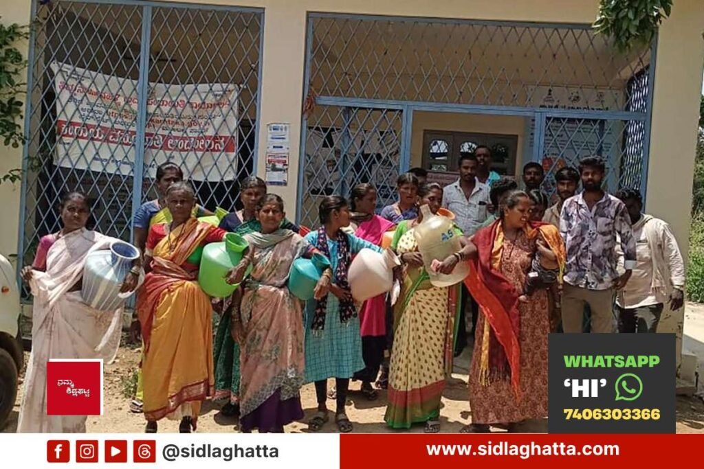 ಖಾಲಿ ಬಿಂದಿಗೆ ಪ್ರತಿಭಟನೆ: ಕುಡಿಯುವ ನೀರಿಗಾಗಿ ಗ್ರಾಮ ಪಂಚಾಯಿತಿಗೆ ಮಹಿಳೆಯರ ಮುತ್ತಿಗೆ
