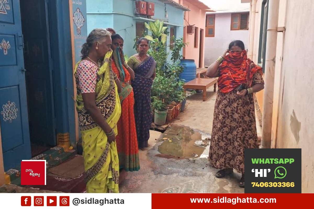 Residents covering their faces from the stench of overflowing UGD sewage water near Garden Road, Ward 3, Sidlaghatta
