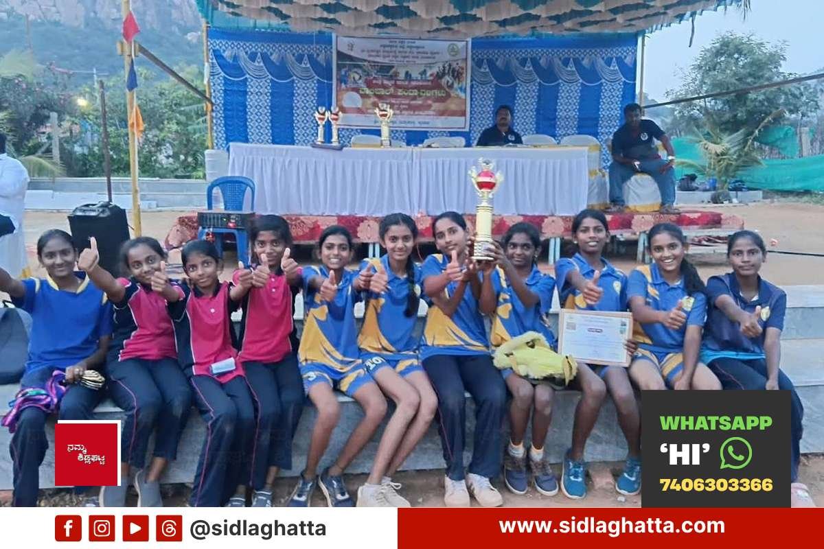 Sidlaghatta Vasavi girls volleyball team district winners selected for state level
